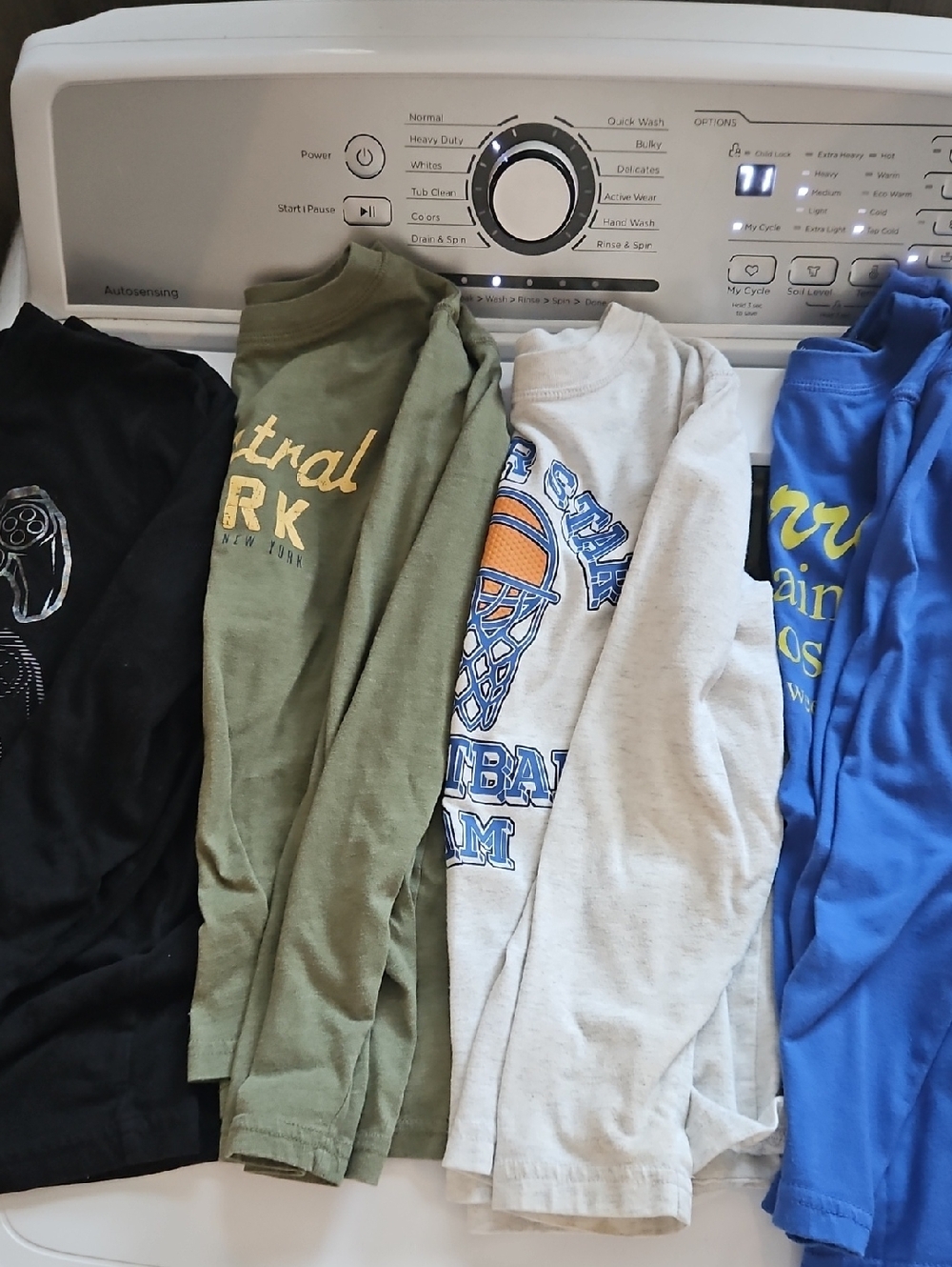 Size Small (8) Thereabouts Kids Long Sleeve Tee Bundle